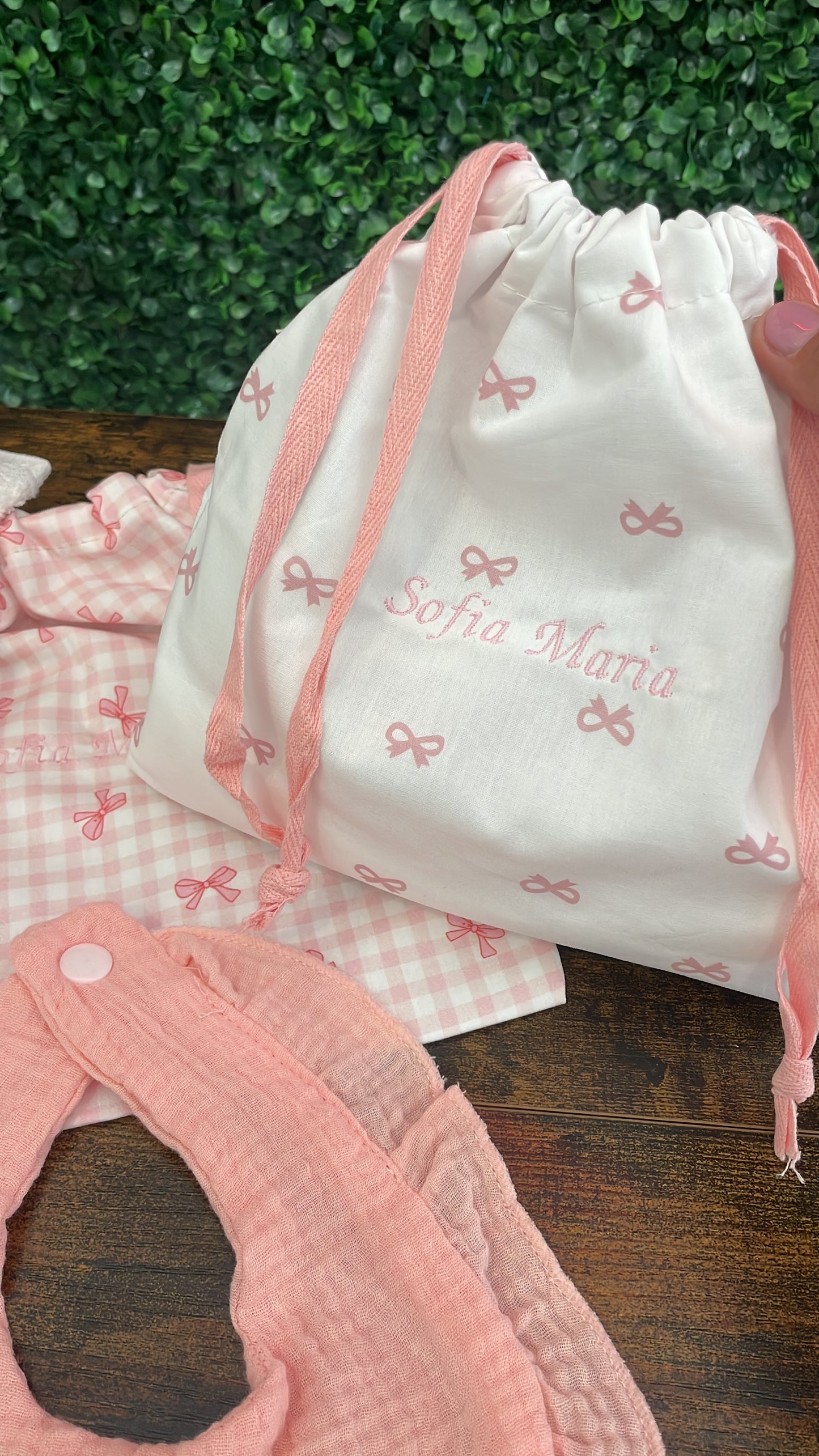 Set Neonati (Sacchetto + Bavaglino) + Ricamo personalizzato