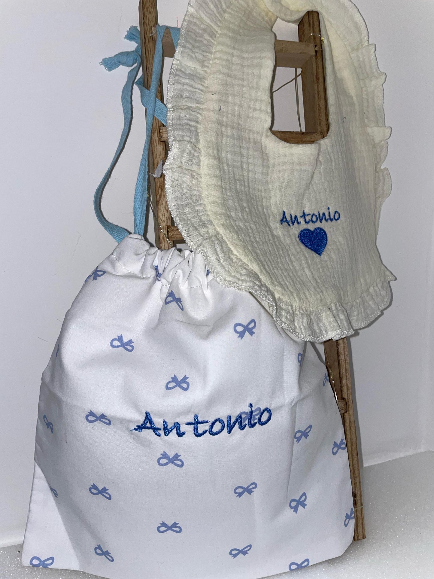 Set Neonati (Sacchetto + Bavaglino) + Ricamo personalizzato